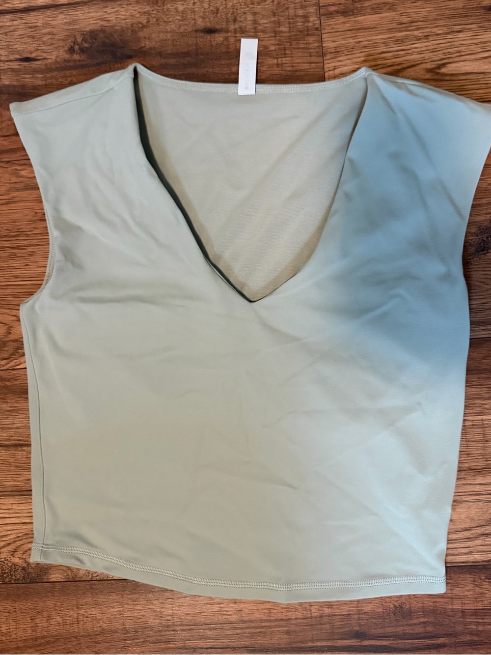 Athleta Transcend Cropped Tee Deep V Fern Green Medium NWOT Athletic Athleisure